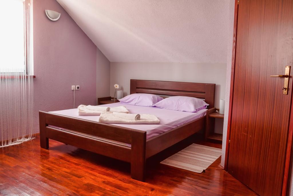 Apartments And Rooms Stefanac Slunj Camera foto
