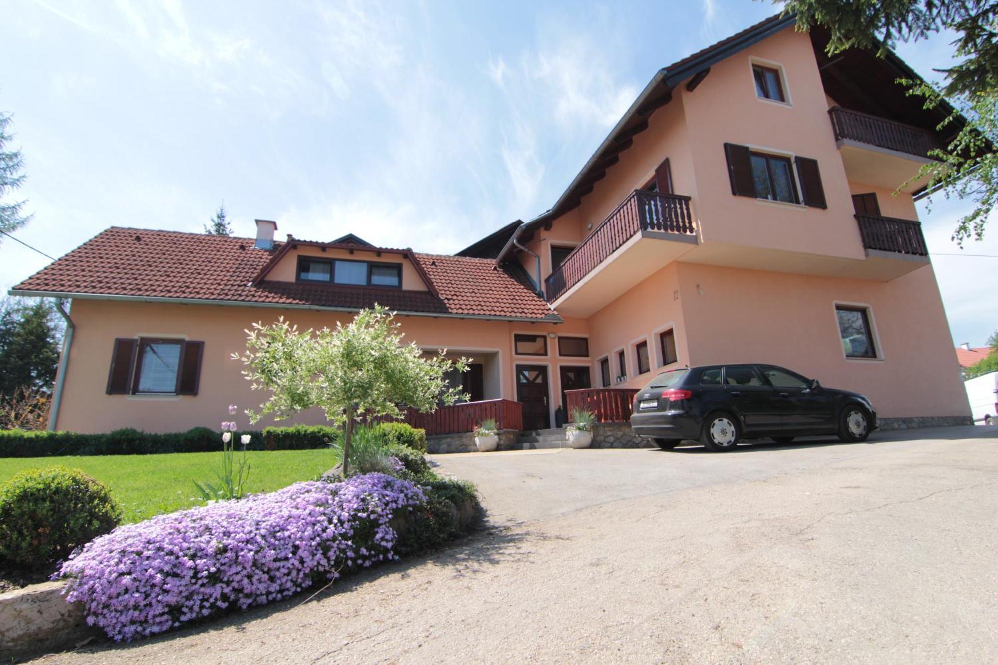 Apartments And Rooms Stefanac Slunj Esterno foto