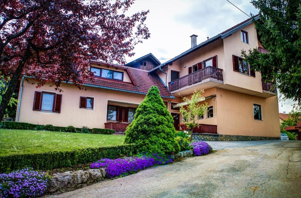 Apartments And Rooms Stefanac Slunj Esterno foto