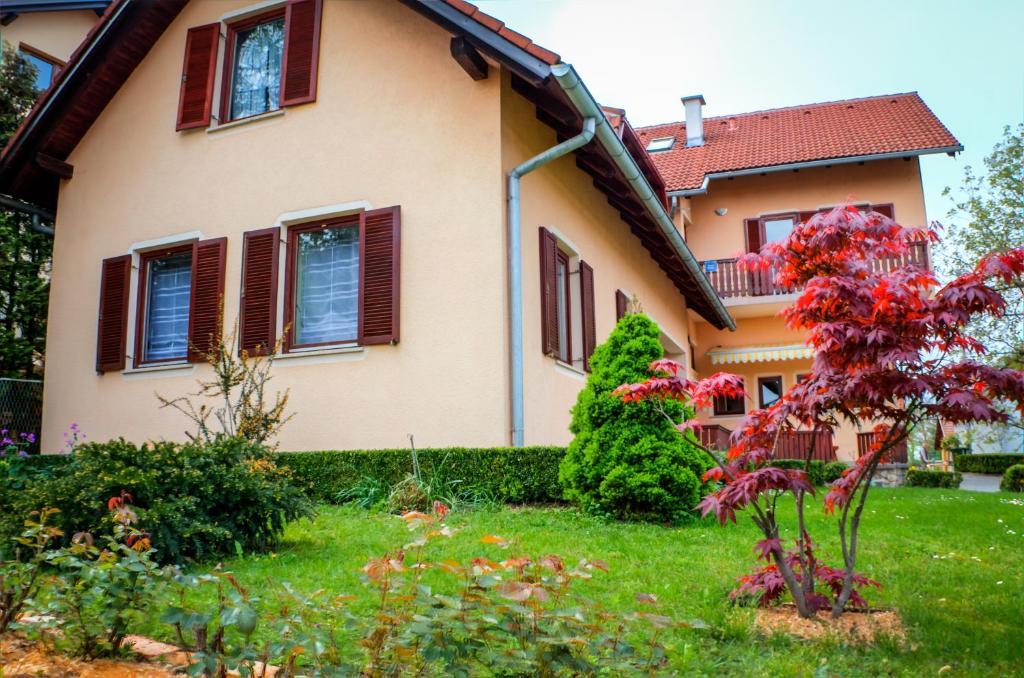 Apartments And Rooms Stefanac Slunj Esterno foto