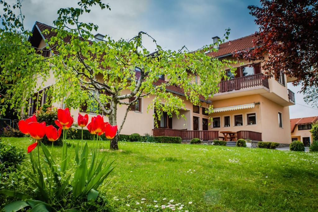 Apartments And Rooms Stefanac Slunj Esterno foto