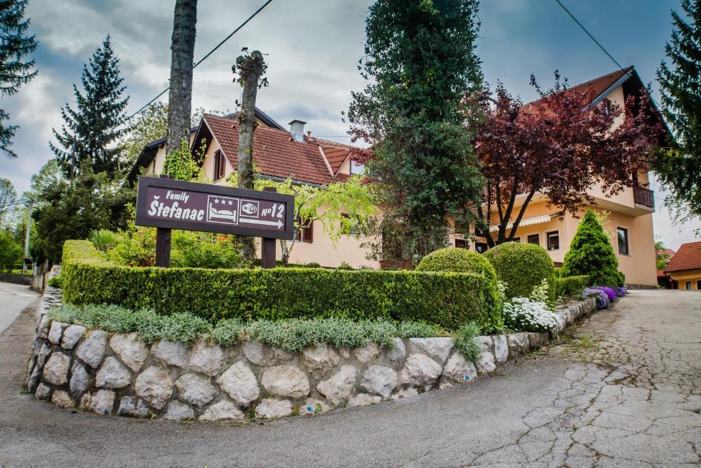 Apartments And Rooms Stefanac Slunj Esterno foto